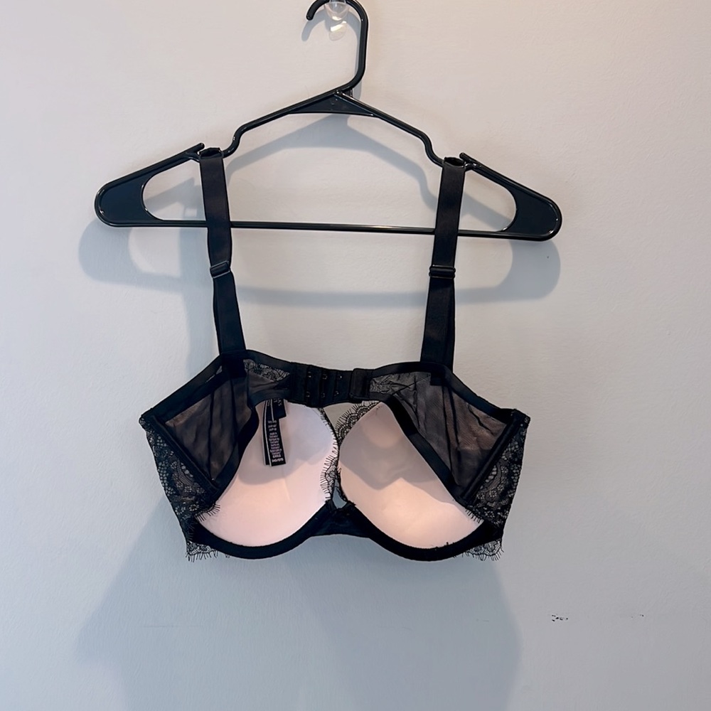 ❌SOLD❌Victorias Secret Very Sexy Holiday Push Up Bra - Picture 5 of 6